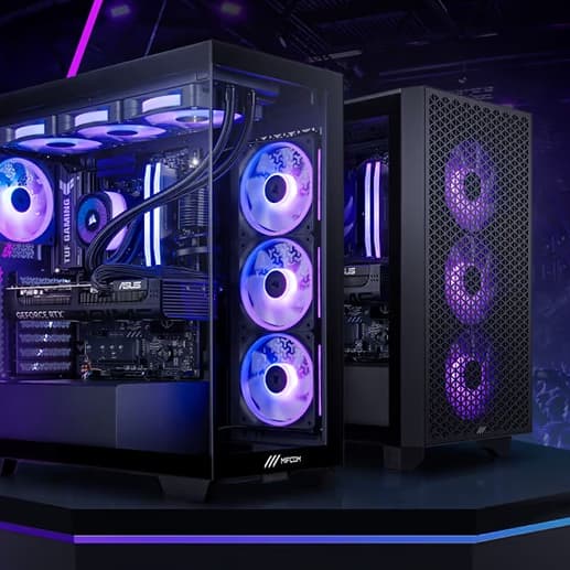 PC da gaming con ventole illuminate di viola e componenti a vista