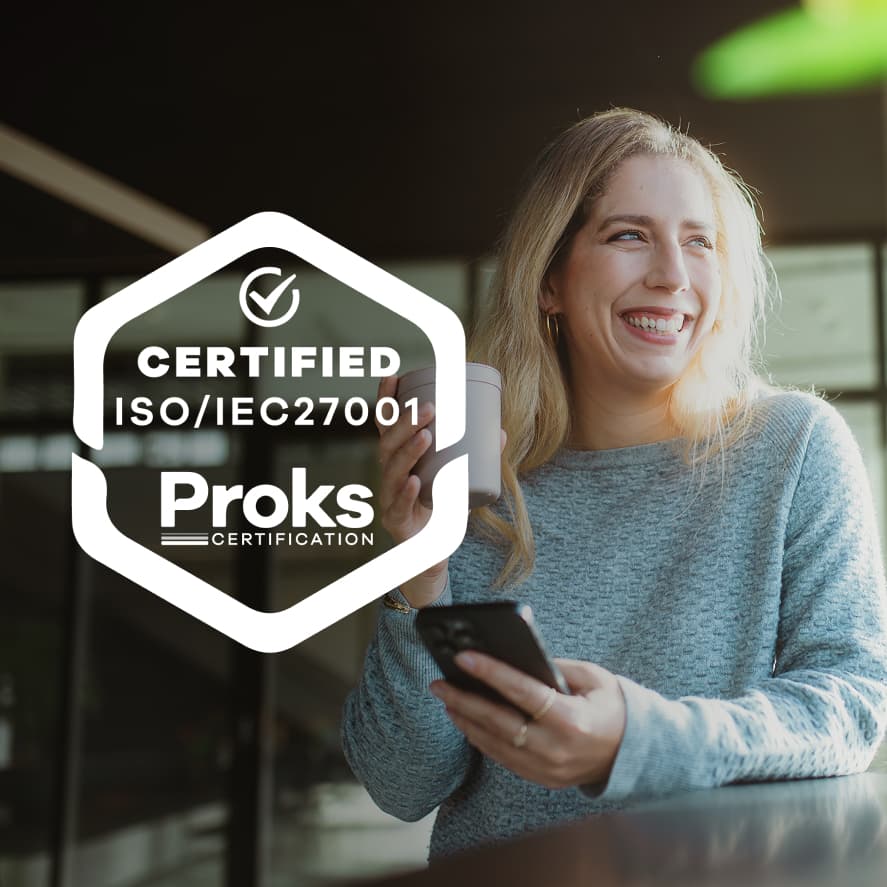 [Translate to English:] Frau mit Smartphone neben einem Siegel für die ISO/IEC-27001-Zertifizierung von Proks Certification