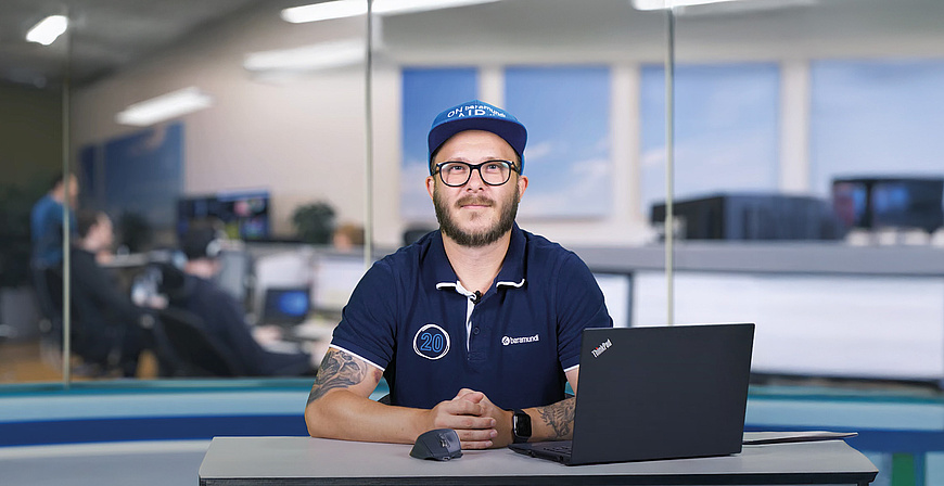 IT administrator working on a laptop – illustrating the Digital Employee Experience for IT admins